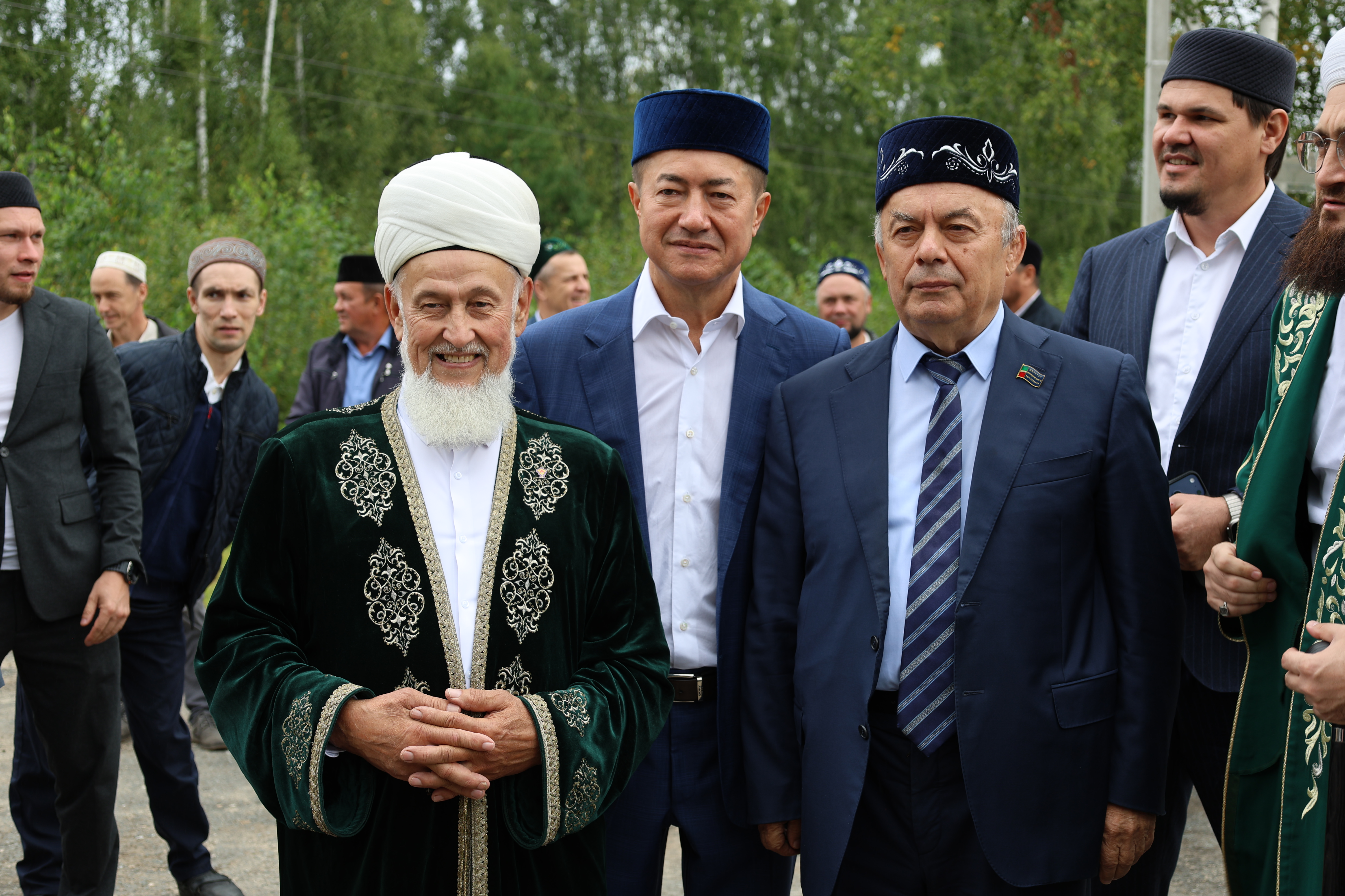 Габдельхамит хазрат, Анвар Миннуллин и Экзам Губайдуллин на торжественной церемонии